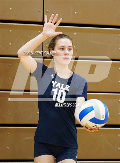Thumbnail 2 in Yale vs. Almont photogallery.