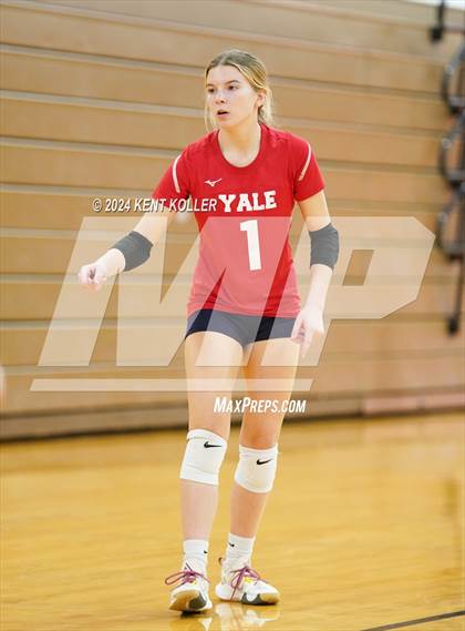 Thumbnail 3 in Yale vs. Almont photogallery.