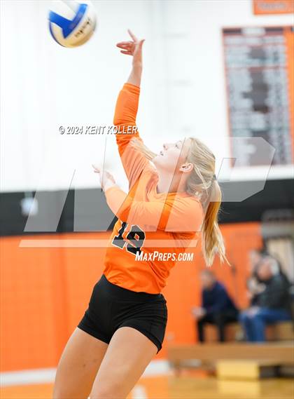 Thumbnail 3 in Yale vs. Almont photogallery.