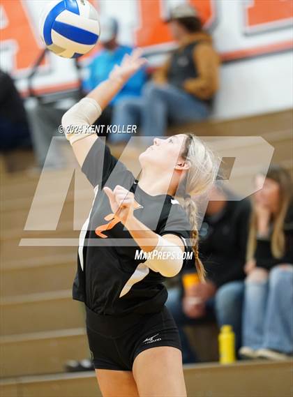 Thumbnail 2 in Yale vs. Almont photogallery.