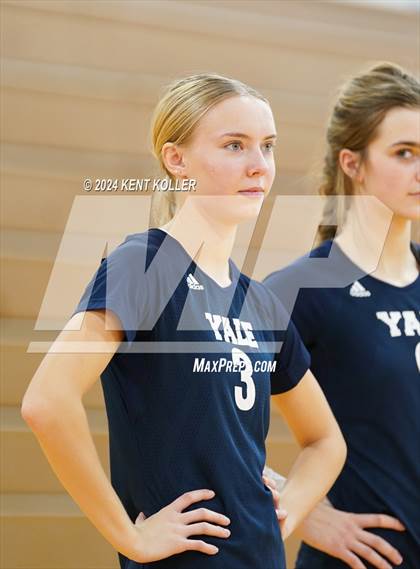 Thumbnail 2 in Yale vs. Almont photogallery.