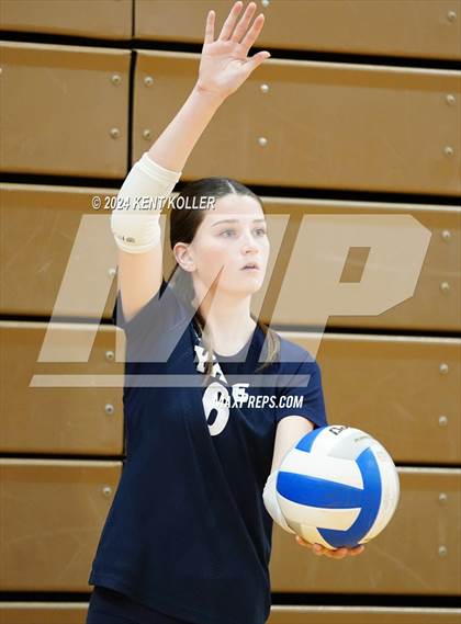 Thumbnail 2 in Yale vs. Almont photogallery.