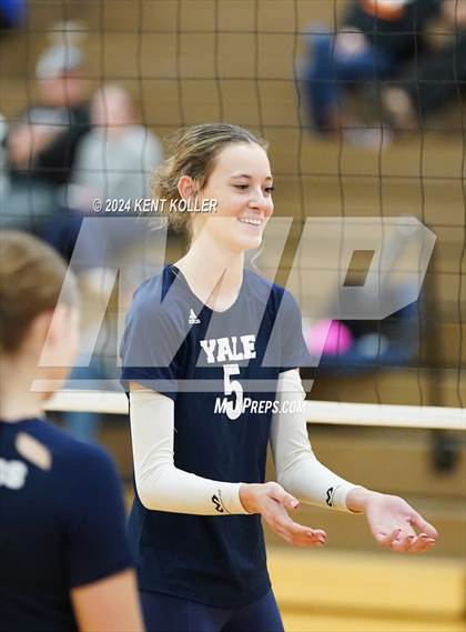 Thumbnail 3 in Yale vs. Almont photogallery.
