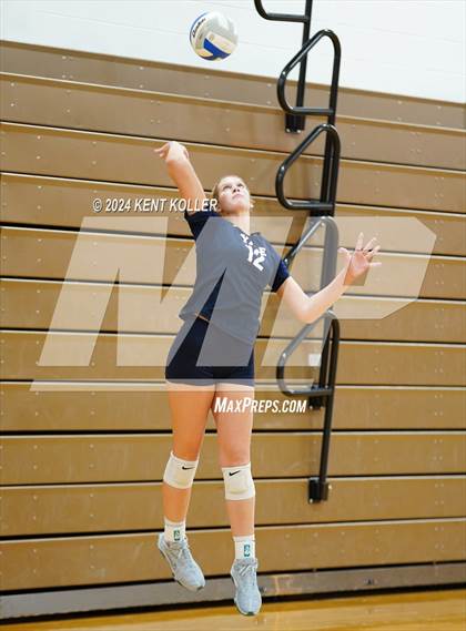 Thumbnail 2 in Yale vs. Almont photogallery.