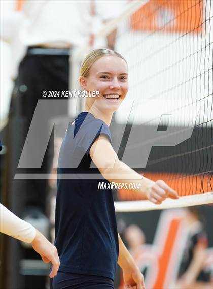 Thumbnail 1 in Yale vs. Almont photogallery.