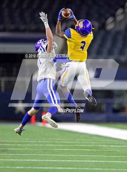 Thumbnail 1 in Decatur vs. La Vega (UIL 4A Division 1 Semifinal) photogallery.