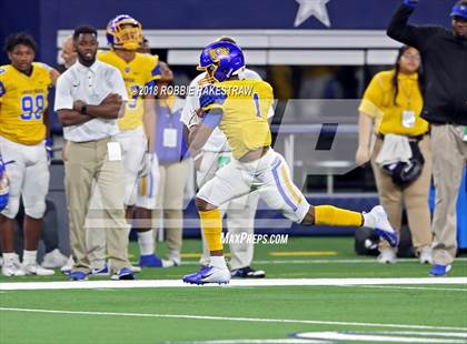 Thumbnail 2 in Decatur vs. La Vega (UIL 4A Division 1 Semifinal) photogallery.