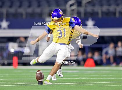Thumbnail 2 in Decatur vs. La Vega (UIL 4A Division 1 Semifinal) photogallery.