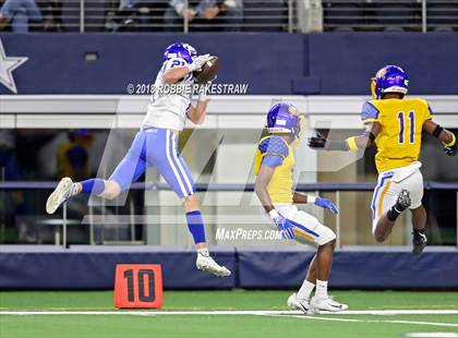 Thumbnail 2 in Decatur vs. La Vega (UIL 4A Division 1 Semifinal) photogallery.