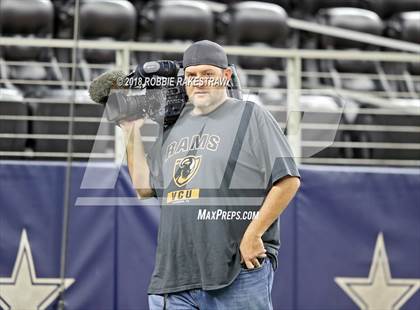 Thumbnail 2 in Decatur vs. La Vega (UIL 4A Division 1 Semifinal) photogallery.