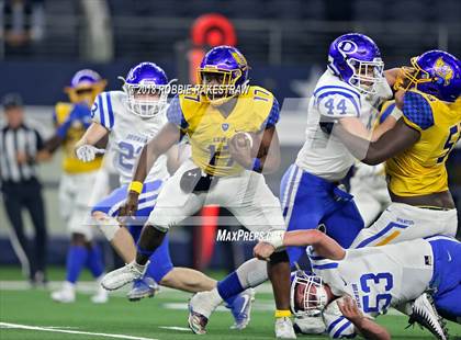 Thumbnail 2 in Decatur vs. La Vega (UIL 4A Division 1 Semifinal) photogallery.