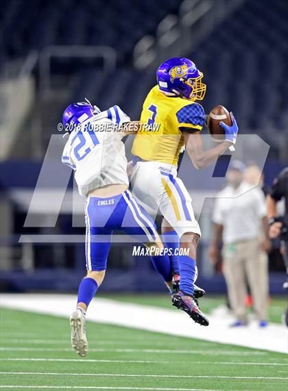 Thumbnail 3 in Decatur vs. La Vega (UIL 4A Division 1 Semifinal) photogallery.