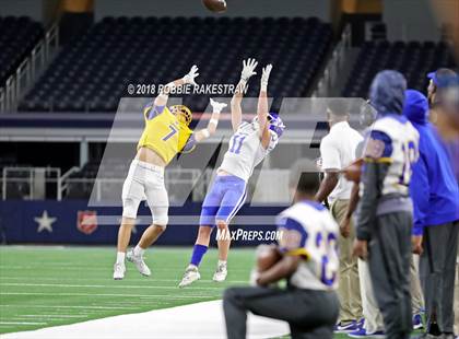 Thumbnail 2 in Decatur vs. La Vega (UIL 4A Division 1 Semifinal) photogallery.