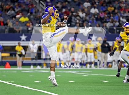 Thumbnail 1 in Decatur vs. La Vega (UIL 4A Division 1 Semifinal) photogallery.
