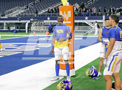 Thumbnail 2 in Decatur vs. La Vega (UIL 4A Division 1 Semifinal) photogallery.