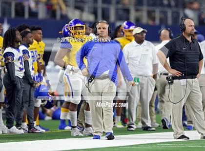 Thumbnail 1 in Decatur vs. La Vega (UIL 4A Division 1 Semifinal) photogallery.
