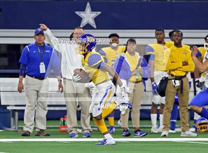Thumbnail 1 in Decatur vs. La Vega (UIL 4A Division 1 Semifinal) photogallery.