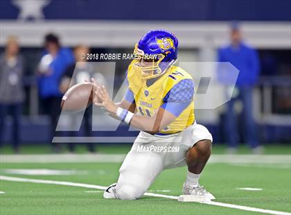 Thumbnail 1 in Decatur vs. La Vega (UIL 4A Division 1 Semifinal) photogallery.