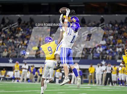 Thumbnail 2 in Decatur vs. La Vega (UIL 4A Division 1 Semifinal) photogallery.
