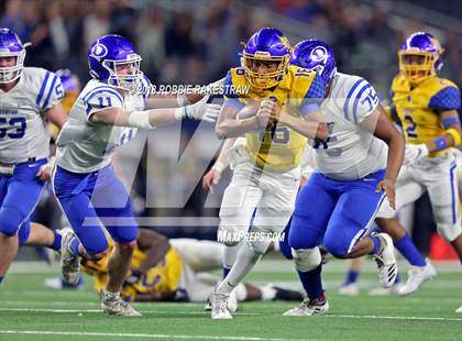 Thumbnail 2 in Decatur vs. La Vega (UIL 4A Division 1 Semifinal) photogallery.