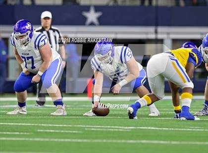 Thumbnail 2 in Decatur vs. La Vega (UIL 4A Division 1 Semifinal) photogallery.