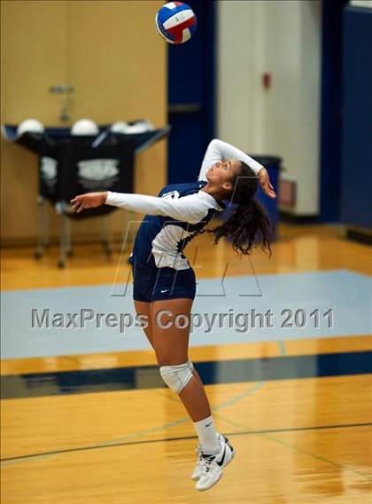 Thumbnail 3 in Valley Christian vs. Sacred Heart Cathedral (CIF CCS D3 Playoffs) photogallery.