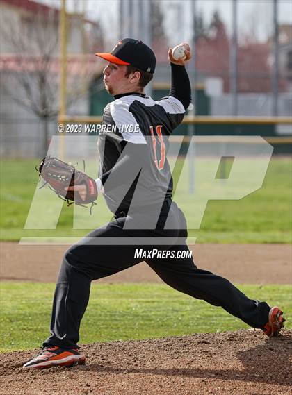 Thumbnail 3 in Foothill @ Monterey Trail photogallery.