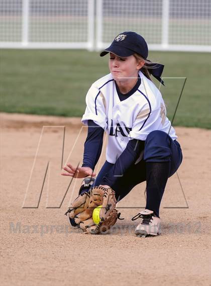 Thumbnail 3 in Niwot vs. Palmer Ridge (CHSAA 4A Playoffs) photogallery.