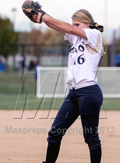 Thumbnail 3 in Niwot vs. Palmer Ridge (CHSAA 4A Playoffs) photogallery.