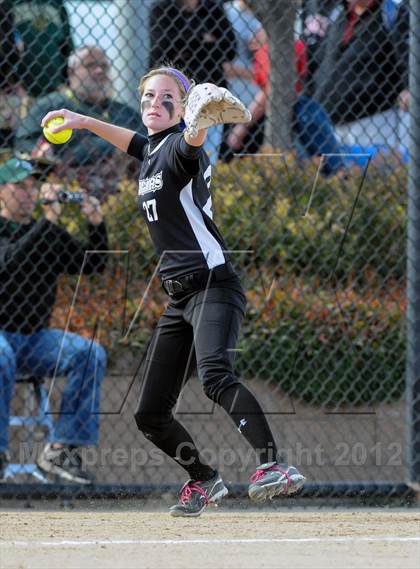 Thumbnail 2 in Niwot vs. Palmer Ridge (CHSAA 4A Playoffs) photogallery.