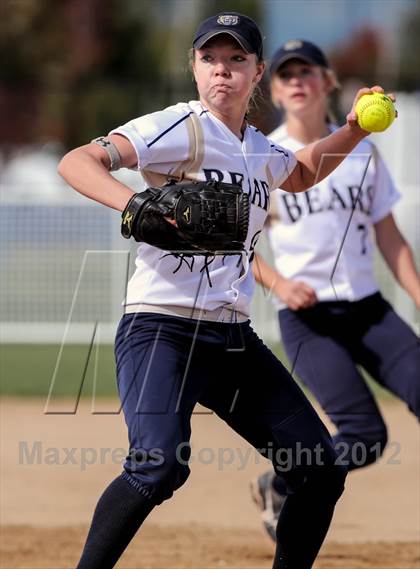 Thumbnail 3 in Niwot vs. Palmer Ridge (CHSAA 4A Playoffs) photogallery.