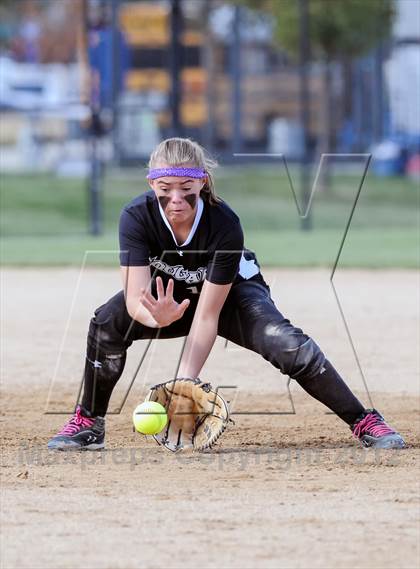 Thumbnail 2 in Niwot vs. Palmer Ridge (CHSAA 4A Playoffs) photogallery.