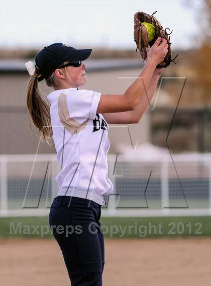 Thumbnail 2 in Niwot vs. Palmer Ridge (CHSAA 4A Playoffs) photogallery.