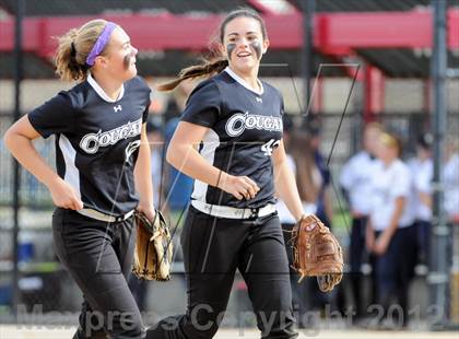 Thumbnail 2 in Niwot vs. Palmer Ridge (CHSAA 4A Playoffs) photogallery.
