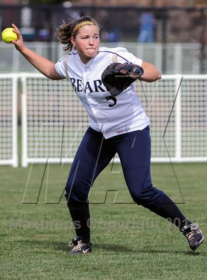 Thumbnail 3 in Niwot vs. Palmer Ridge (CHSAA 4A Playoffs) photogallery.