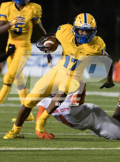 Thumbnail 2 in Northwestern vs Carol City photogallery.