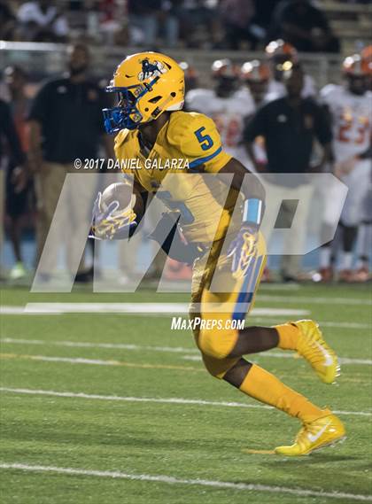 Thumbnail 1 in Northwestern vs Carol City photogallery.