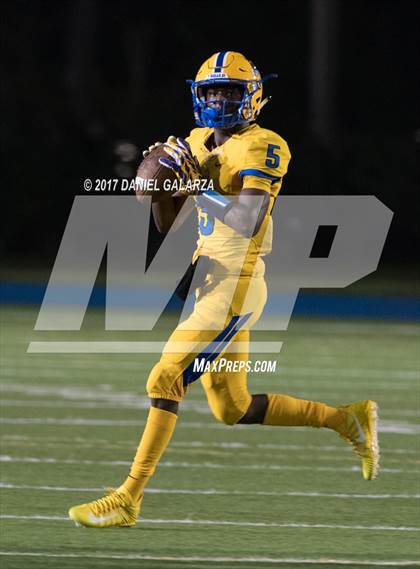 Thumbnail 2 in Northwestern vs Carol City photogallery.