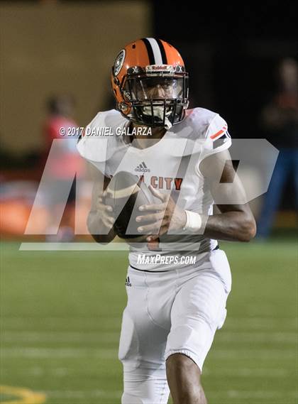 Thumbnail 1 in Northwestern vs Carol City photogallery.