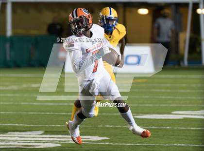 Thumbnail 1 in Northwestern vs Carol City photogallery.