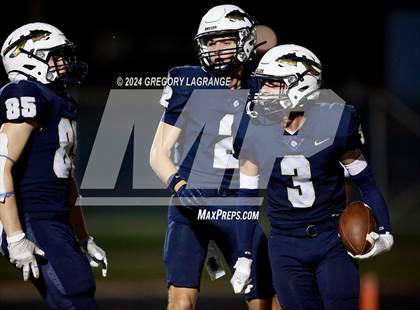 Thumbnail 3 in Bowie vs Keller photogallery.