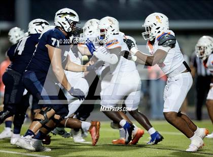 Thumbnail 3 in Bowie vs Keller photogallery.
