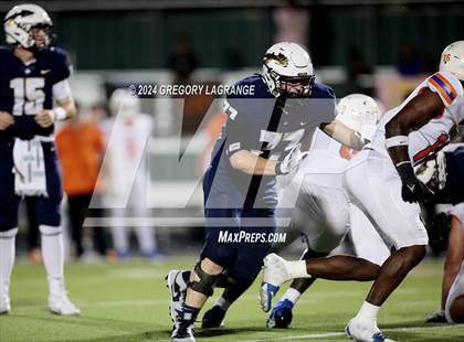 Thumbnail 3 in Bowie vs Keller photogallery.