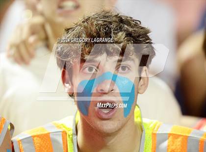 Thumbnail 3 in Bowie vs Keller photogallery.