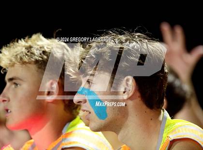Thumbnail 2 in Bowie vs Keller photogallery.