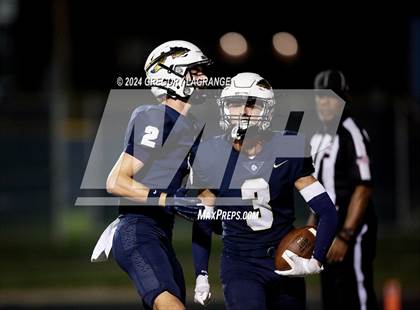 Thumbnail 2 in Bowie vs Keller photogallery.