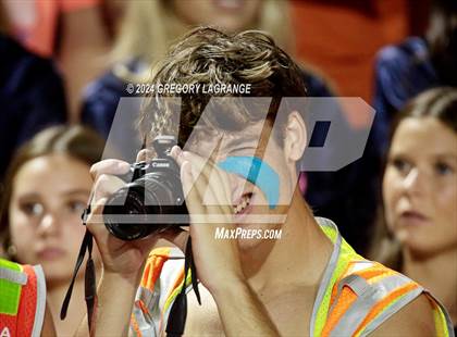 Thumbnail 3 in Bowie vs Keller photogallery.