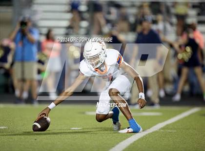 Thumbnail 3 in Bowie vs Keller photogallery.