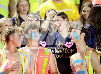 Thumbnail 2 in Bowie vs Keller photogallery.