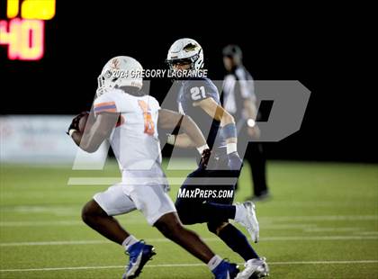 Thumbnail 3 in Bowie vs Keller photogallery.